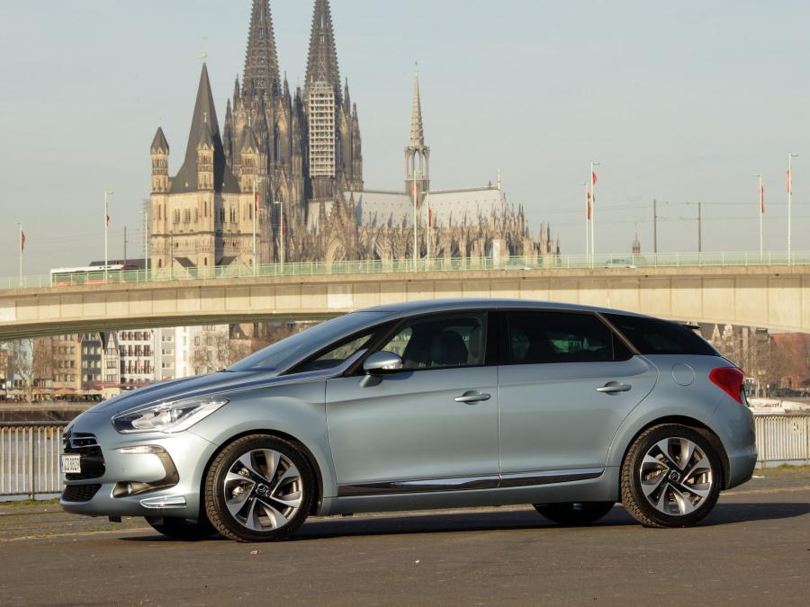  Citroen DS5 2011 года  (фото 32 из 33)
